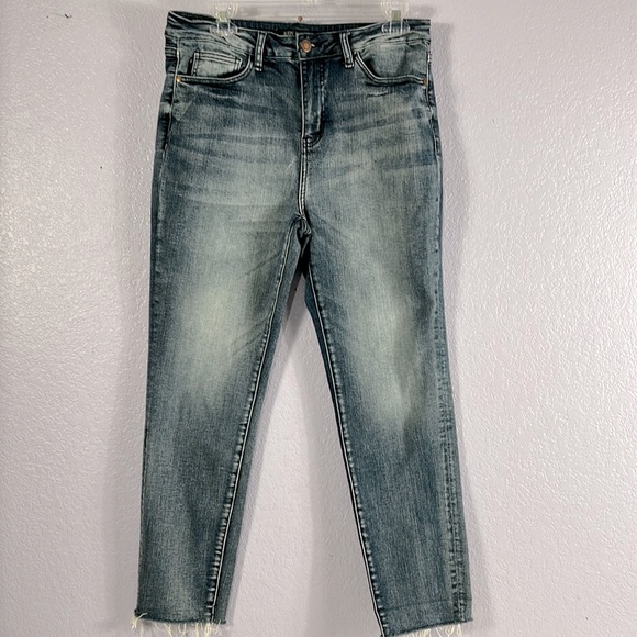 Judy Blue Denim - Judy Blue Relaxed Fit cropped Jeans sz 30